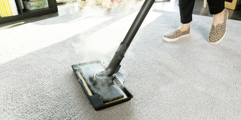 Steam cleaner for carpets : the Kärcher carpet glider refreshes carpet fibres and removes odours.