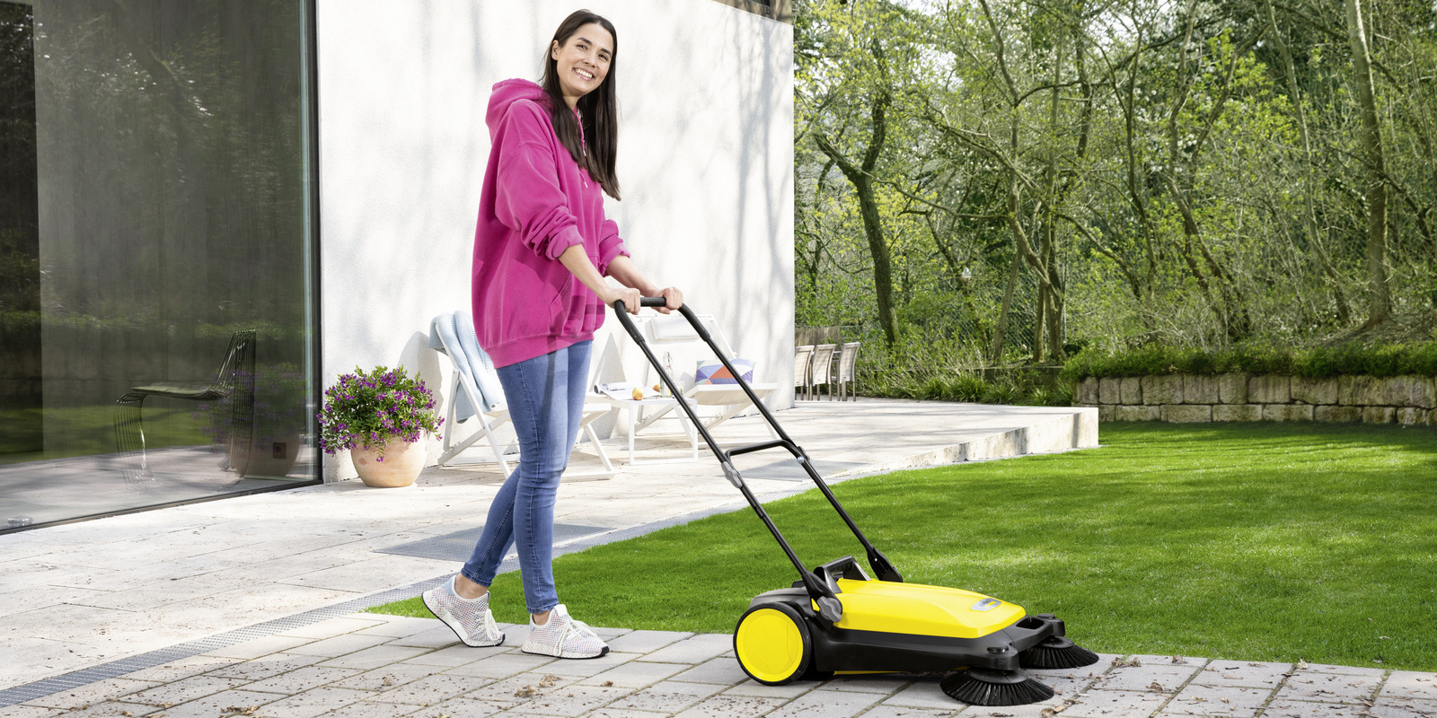Easy handling push sweeper Easy handling push sweeper