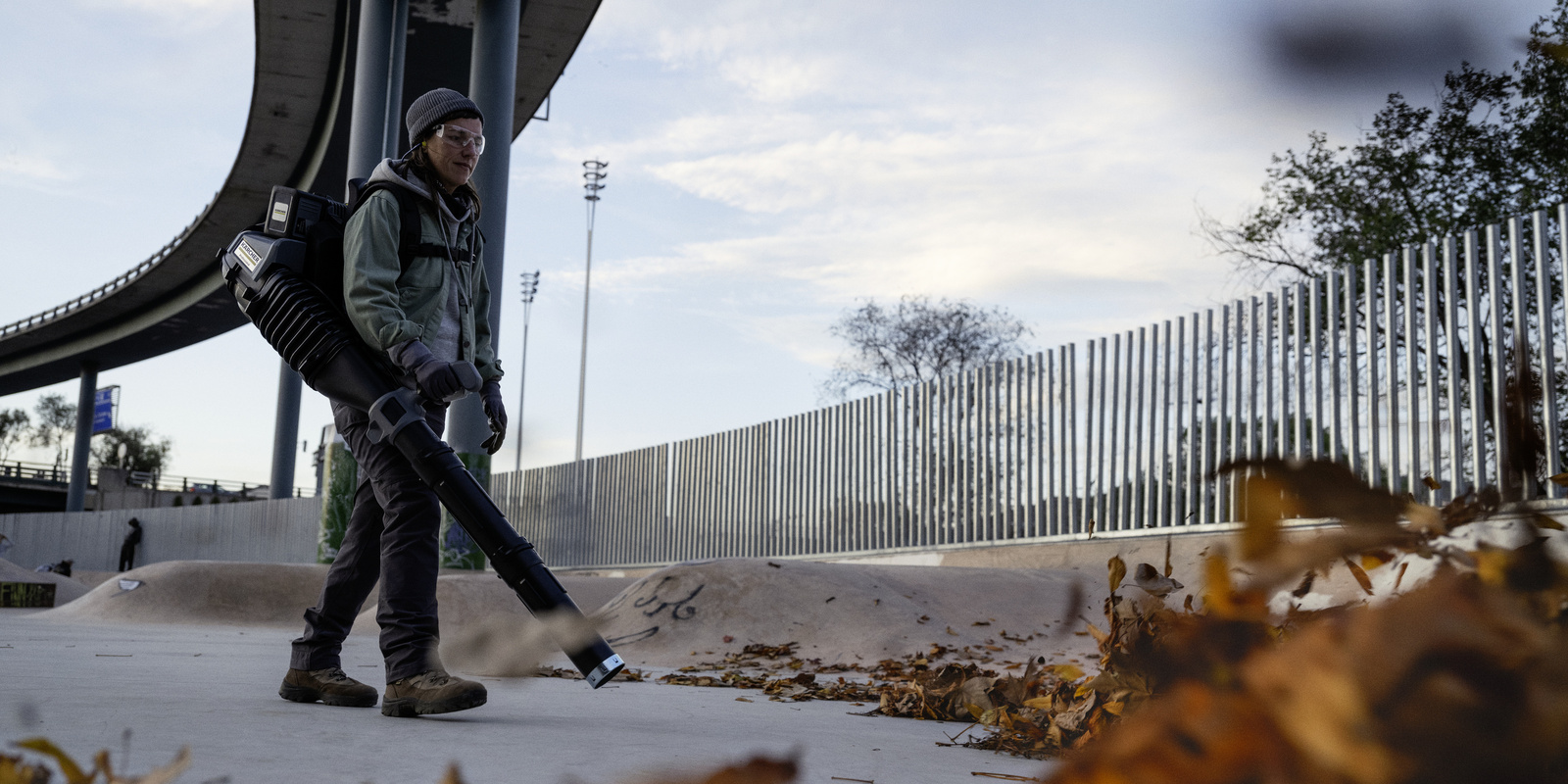 Leaf blower A woman operating a Kärcher leaf blower in an outdoor area