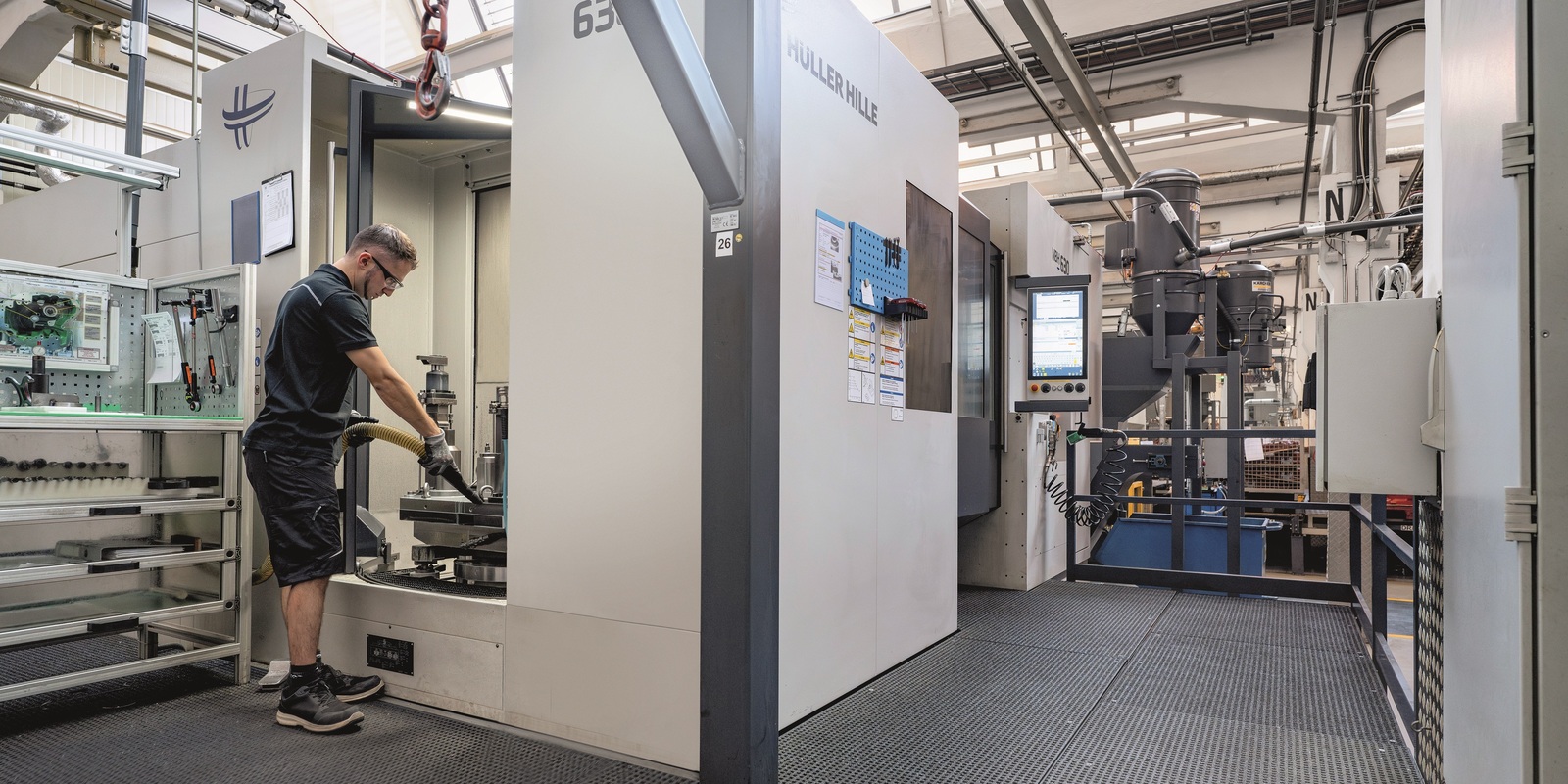 IVR_L_100_30_industry_vacuuming_app_12_CI20 IVR_L_100_30_industry_vacuuming_app_12_CI20