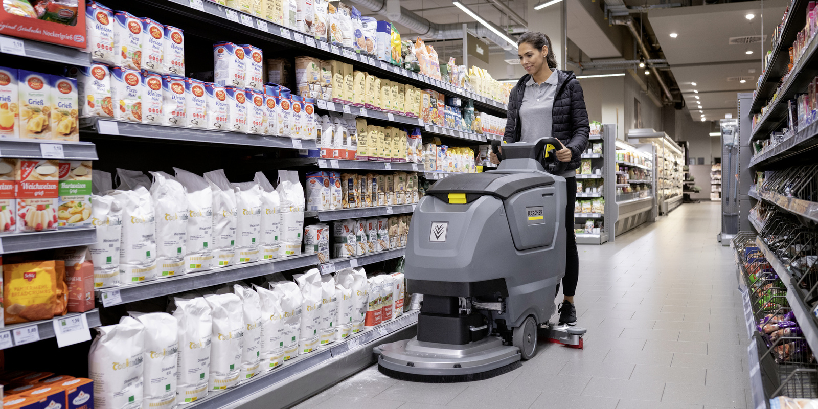 Efficient floor cleaning with walk-behind scrubber dryers Efficient floor cleaning with walk-behind scrubber dryers