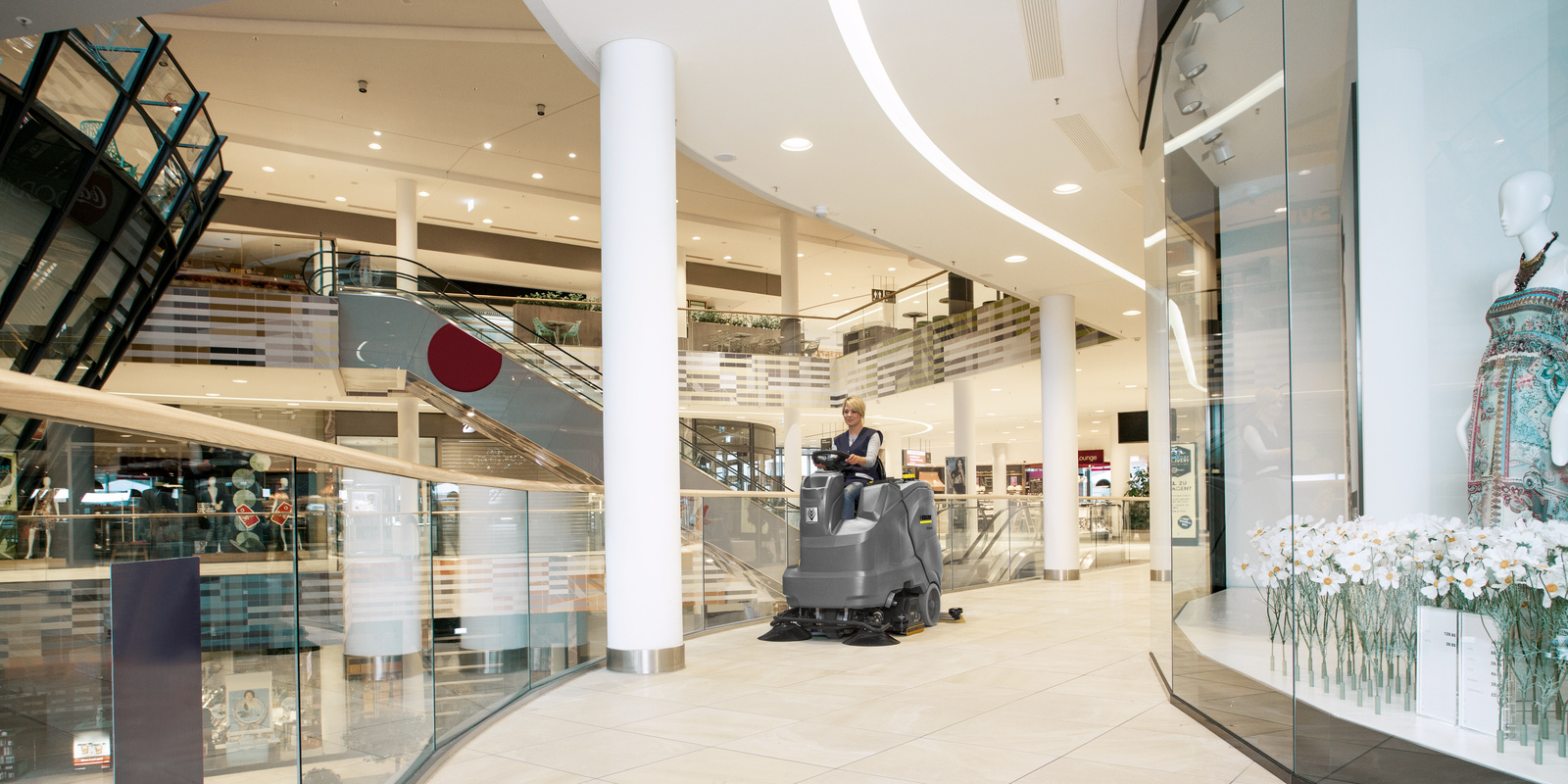 Cleaning in shopping centres/retail sector