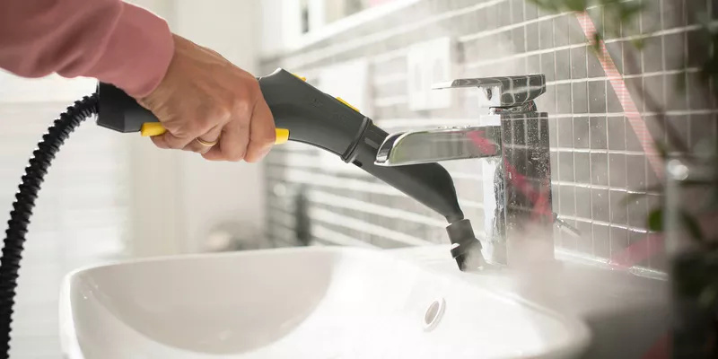 Làm sạch bồn rửa mặt bằng máy làm sạch bằng hơi nước Làm sạch bồn rửa mặt bằng máy làm sạch bằng hơi nước