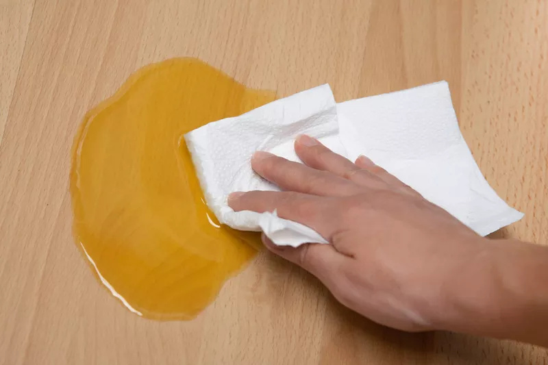 Cách loại bỏ vết bẩn trên sàn gỗ và sàn laminate Cách loại bỏ vết bẩn trên sàn gỗ và sàn laminate