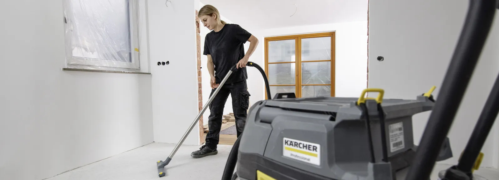 Sàn nhà: Hút bụi và lau sạch khi cần thiết