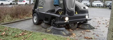 Dọn dẹp bãi đậu xe, lối đi và khu vực ngoài trời