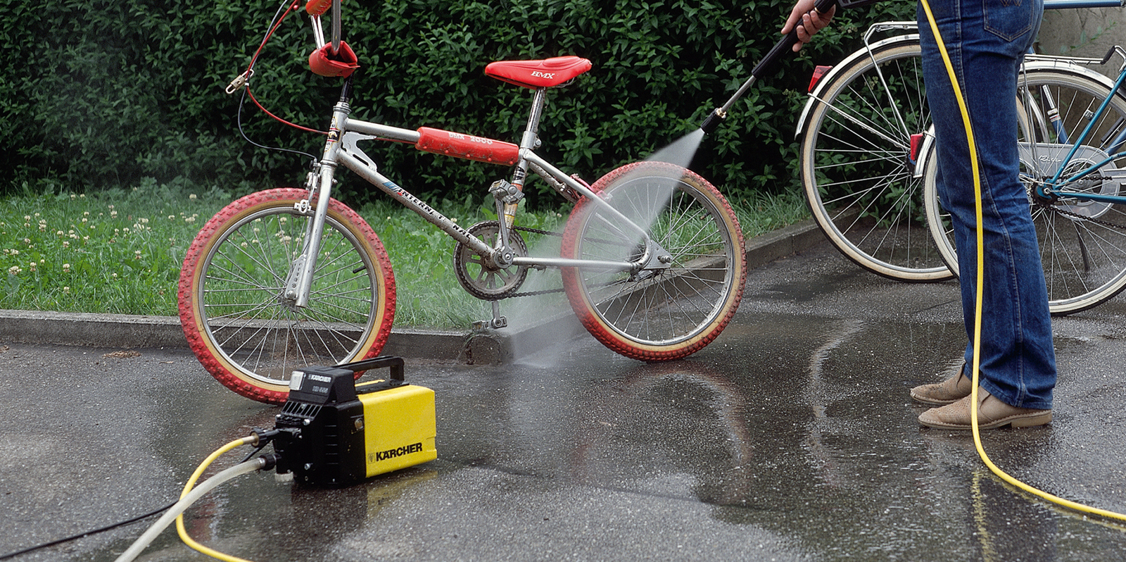 First portable pressure washer for private households from 1984. First portable pressure washer for private households from 1984.