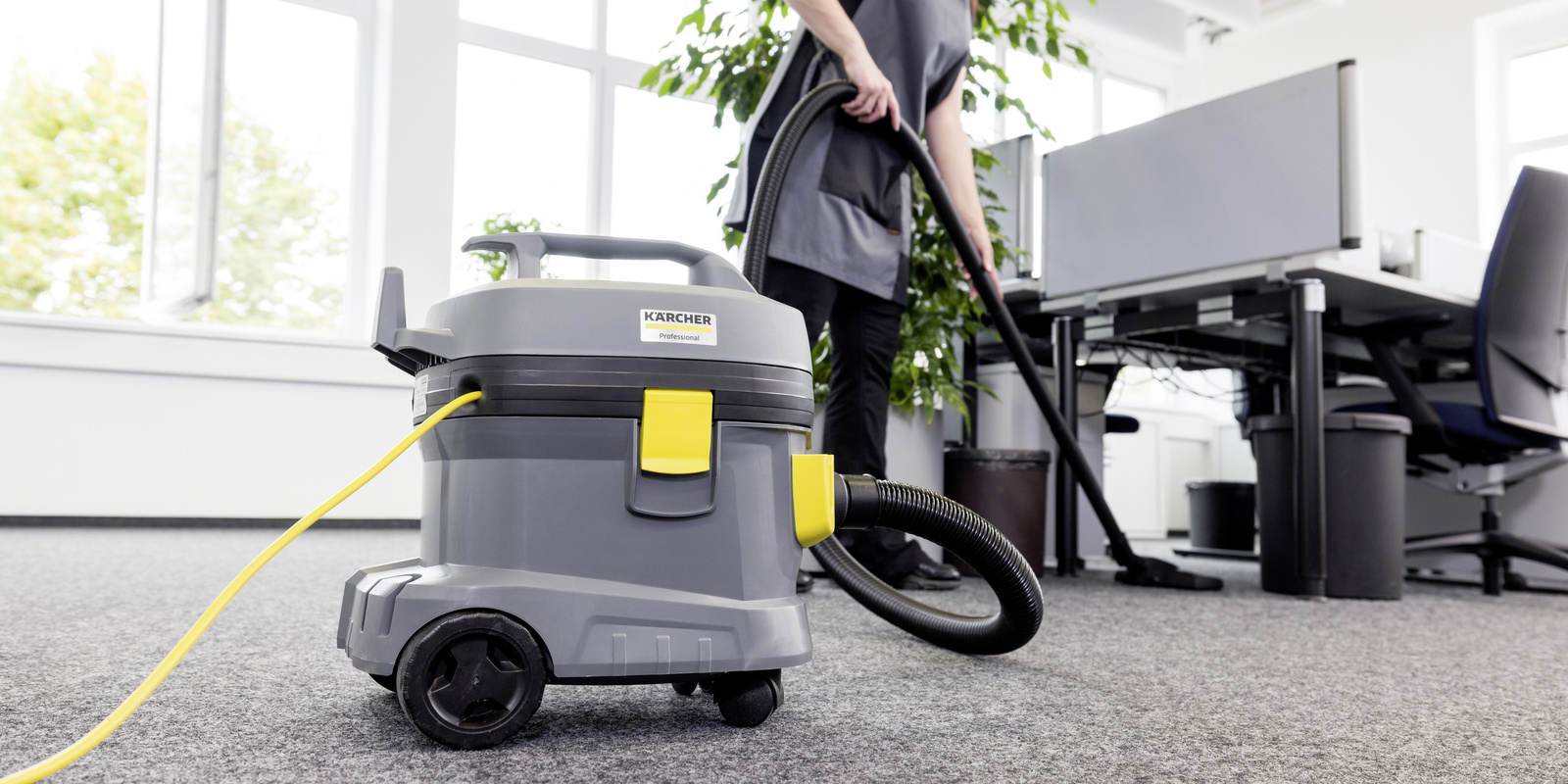 Cleaning offices Cleaning offices