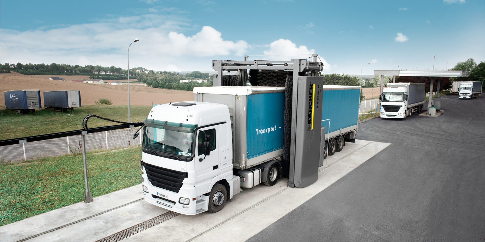 Cleaning commercial vehicles Cleaning commercial vehicles