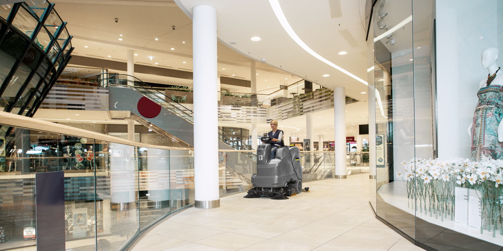 Reinigung im Einkaufszentrum / Einzelhandel  Reinigung im Einkaufszentrum / Einzelhandel