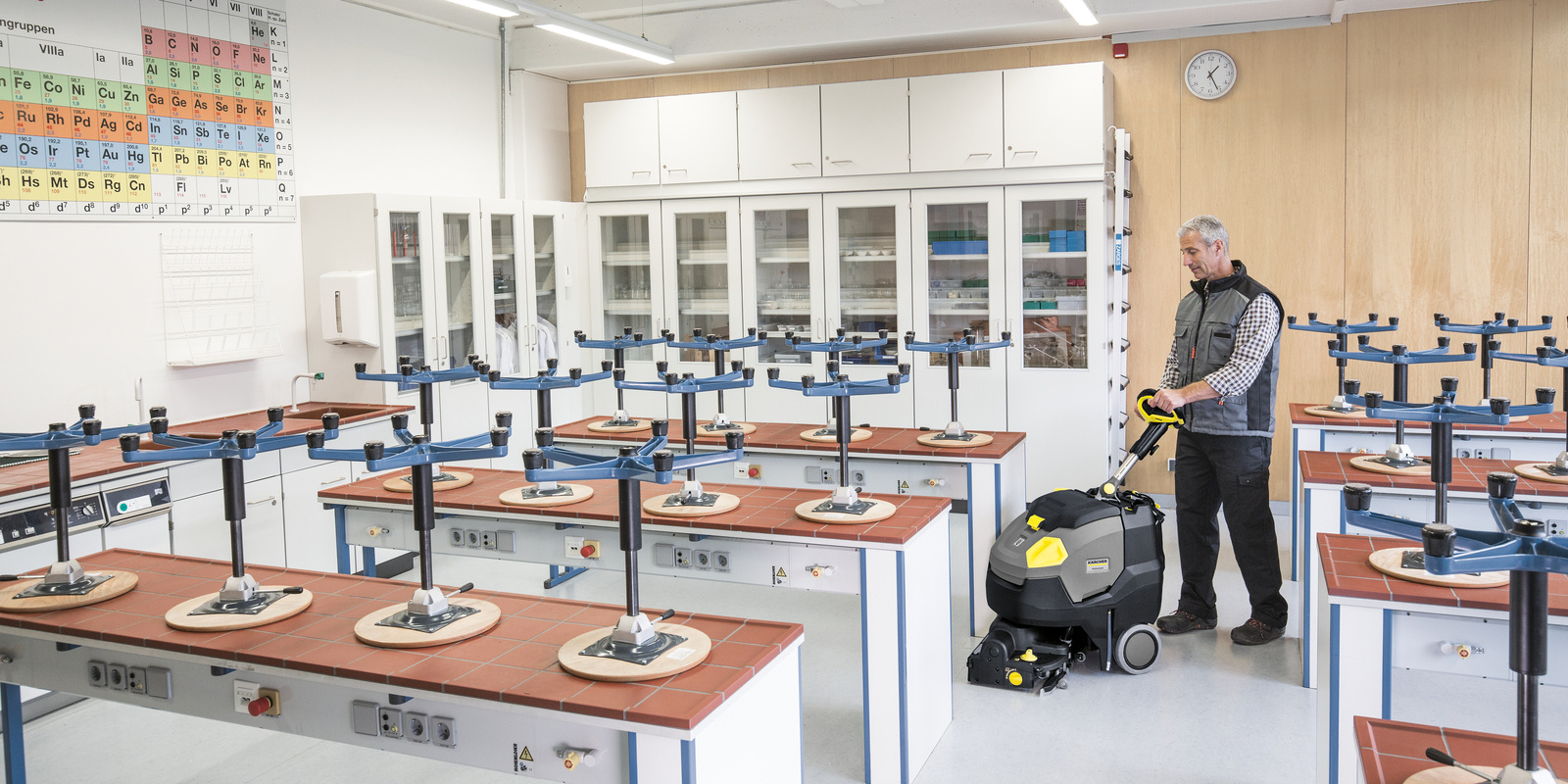 Reinigung in Schulen und KiTas / Bildungseinrichtungen Reinigung in Schulen und KiTas / Bildungseinrichtungen