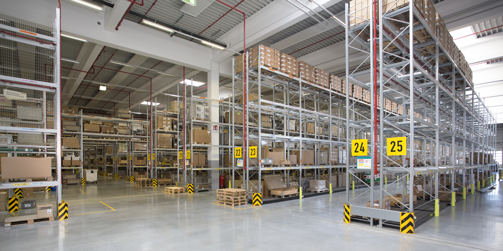 Cleaning in warehouses Cleaning in warehouses