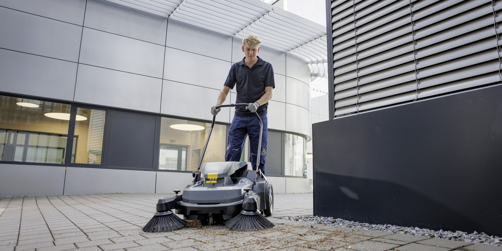 Green space maintenance/outdoor cleaning Green space maintenance/outdoor cleaning