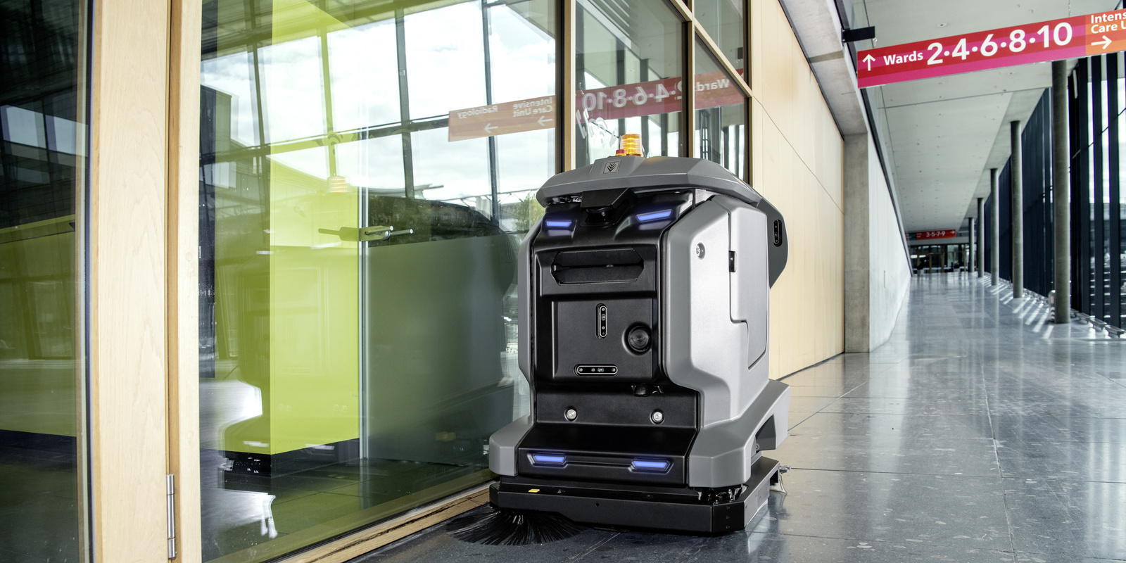 Autonome Reinigung mit dem Scheuersaugroboter KIRA