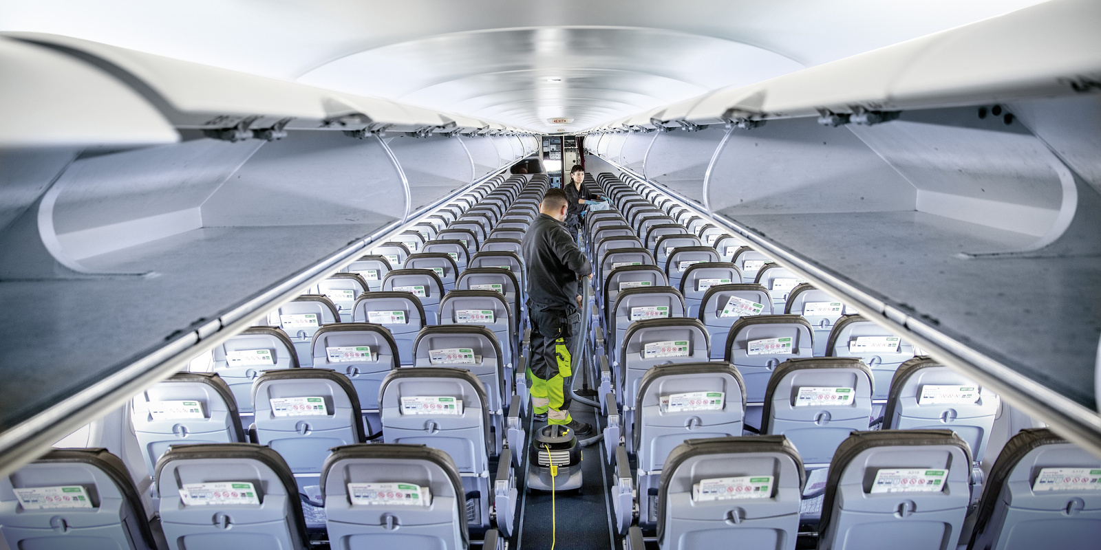 Reinigung im Verkehrswesen (Züge, Flugzeuge, Busse, Bahnhöfe)