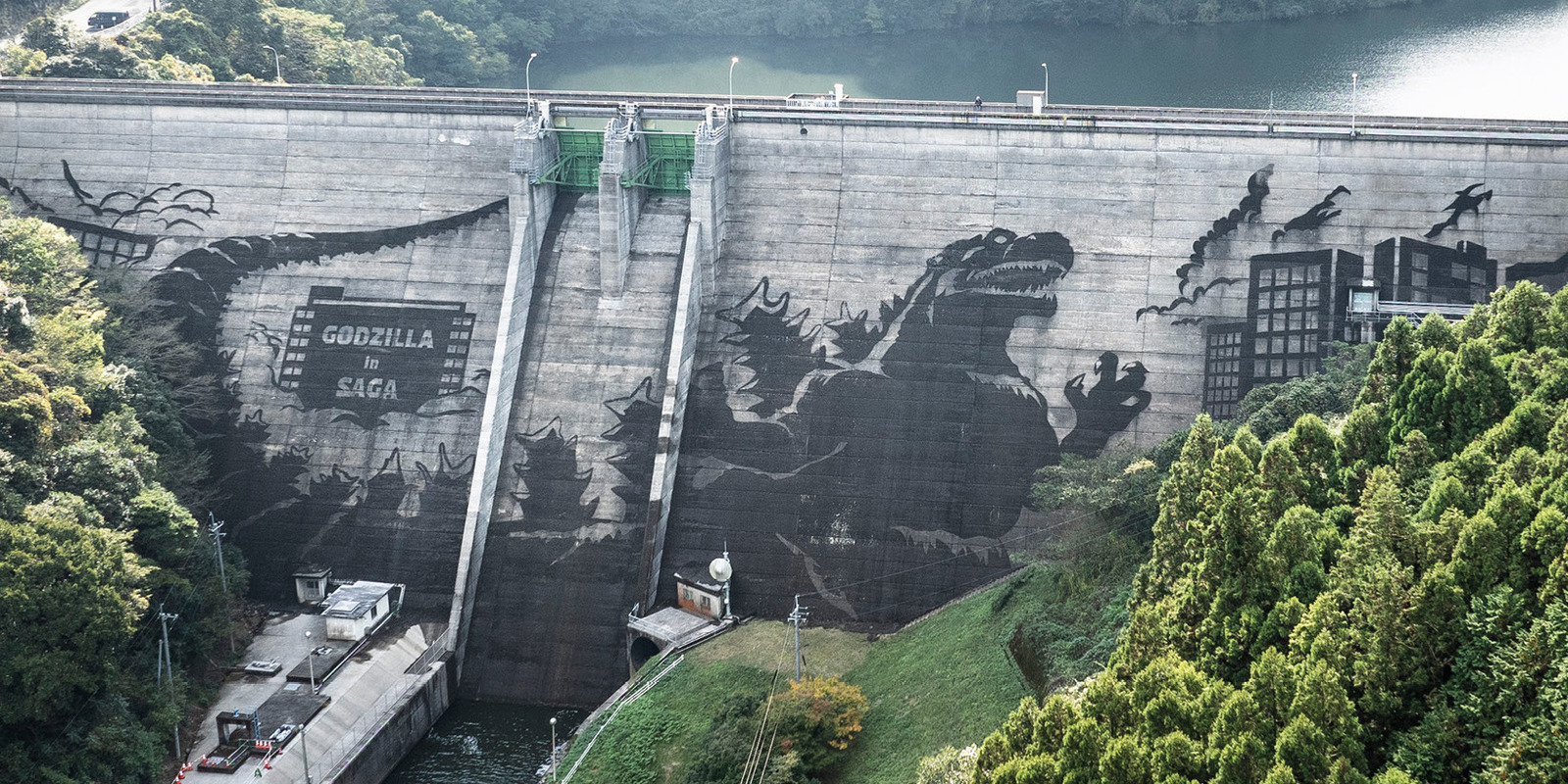 Kärcher crée Godzilla sur un mur de barrage