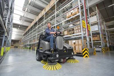 Quét dọn kho: Giải pháp làm sạch bụi bẩn an toàn