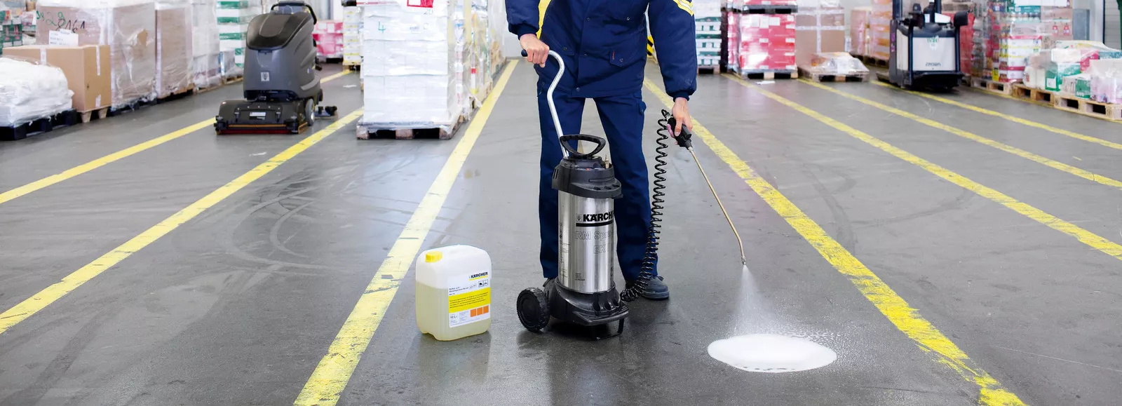 Xử lý vết lốp xe trên sàn kho một cách hiệu quả