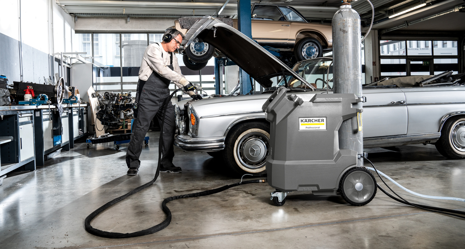 Dry ice blasting in car workshops Dry ice blasting in car workshops