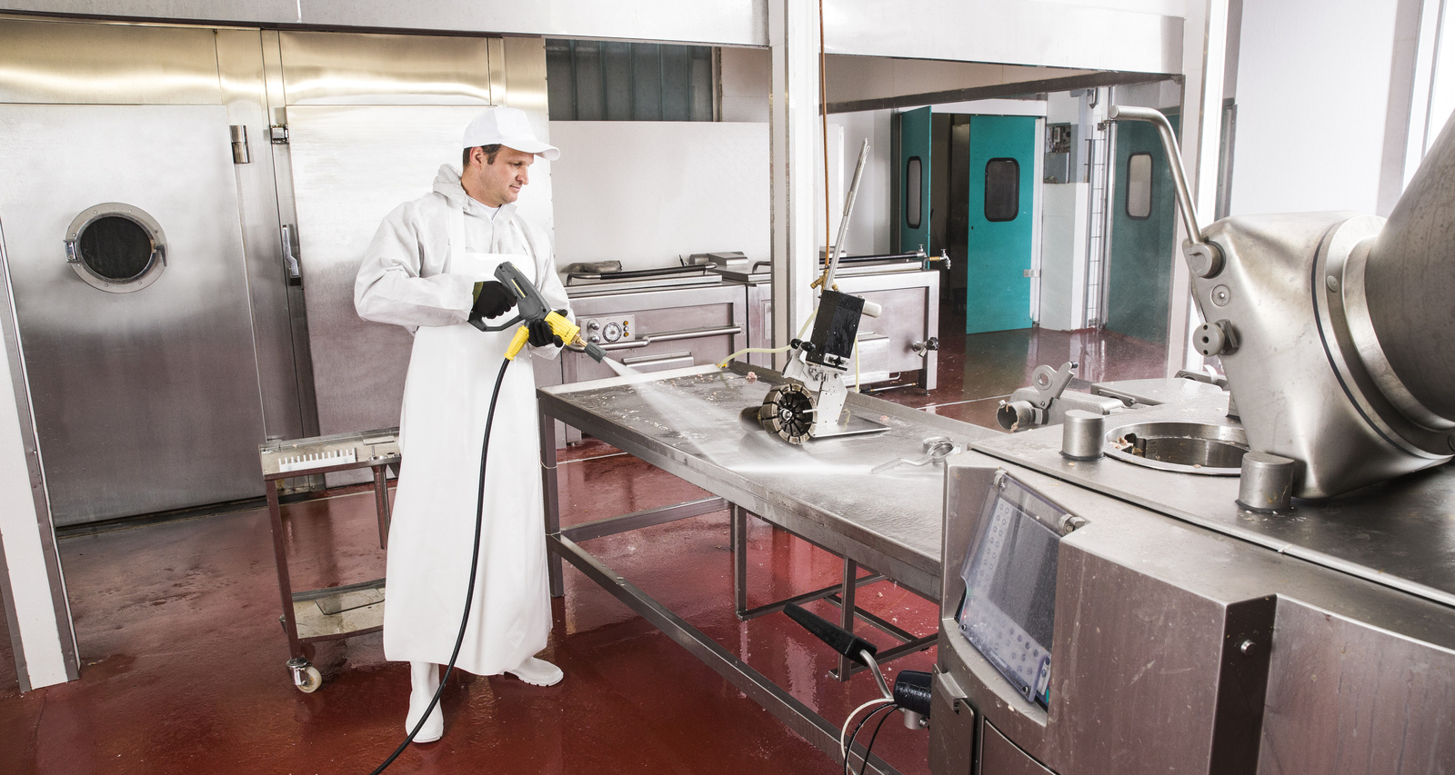 Cleaning in meat processing Cleaning in meat processing