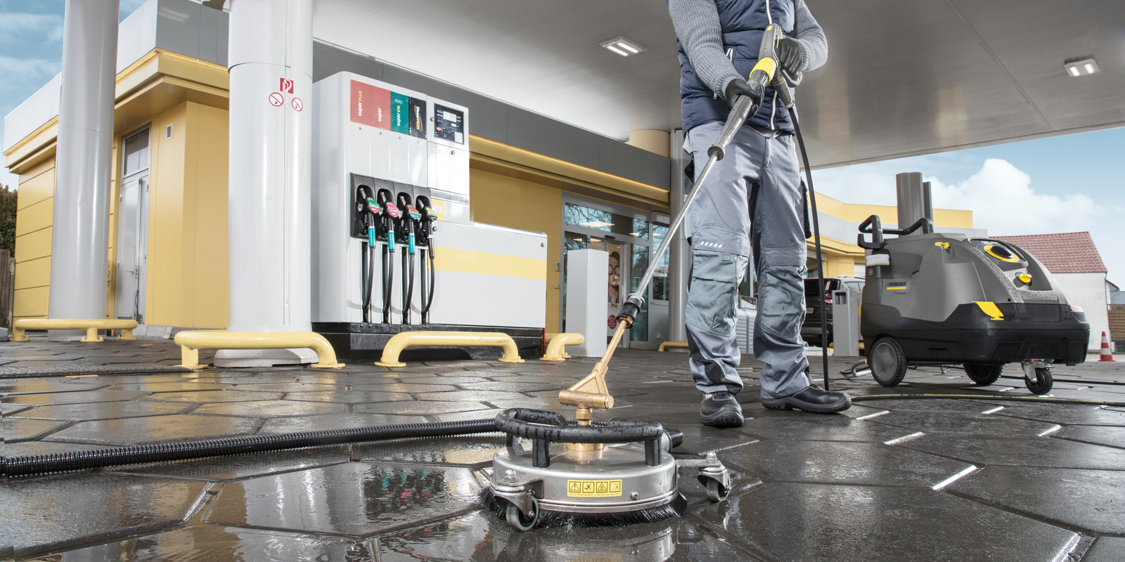 Cleaning service station areas Cleaning service station areas