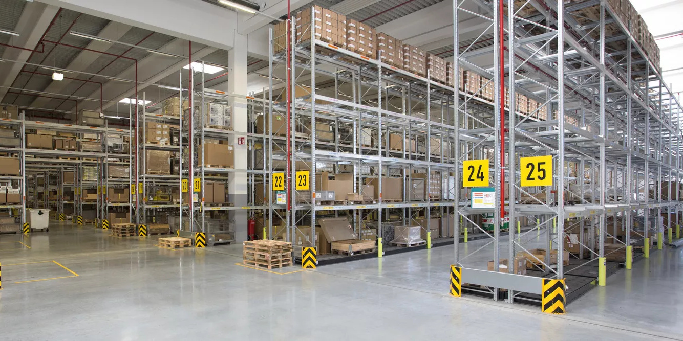 Làm sạch kho hàng luôn sạch sẽ