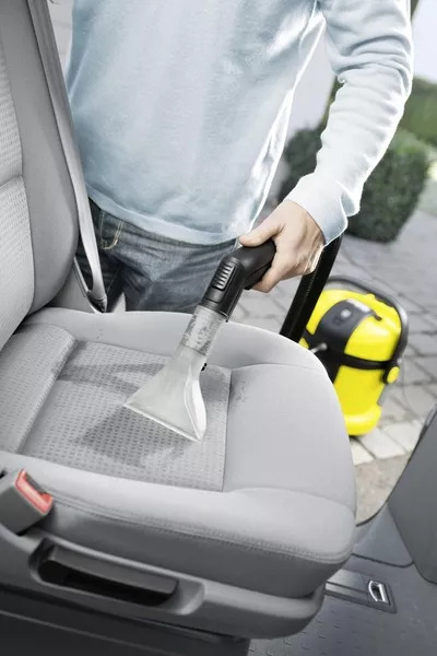 Cách làm sạch vết bẩn trên ghế ô tô dễ dàng tại nhà