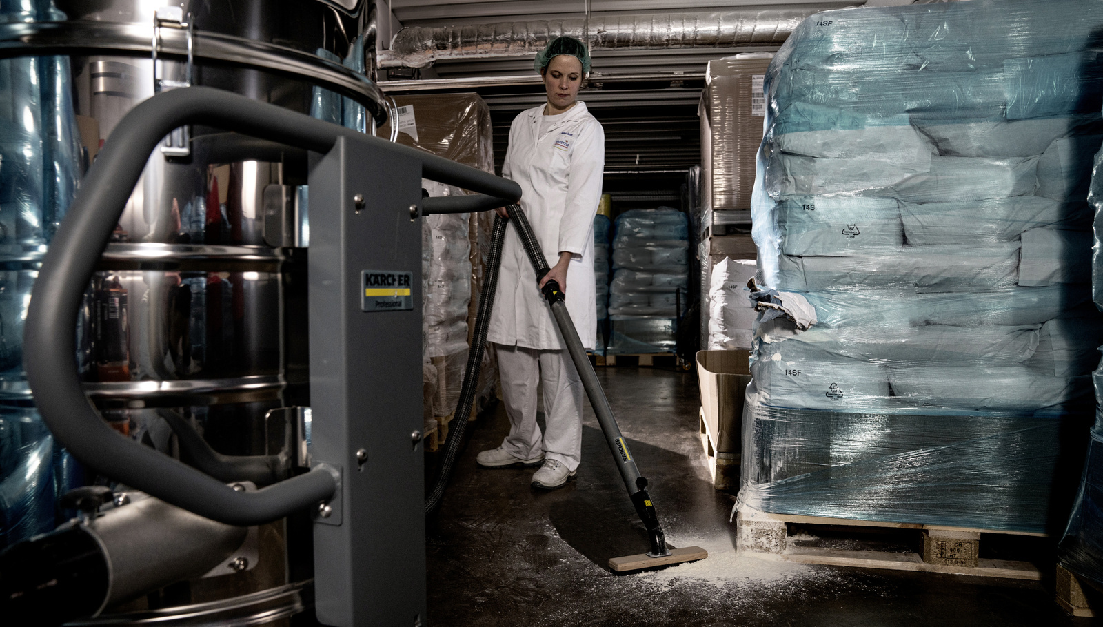 Suction in the food storage A woman vacuums the food storage area