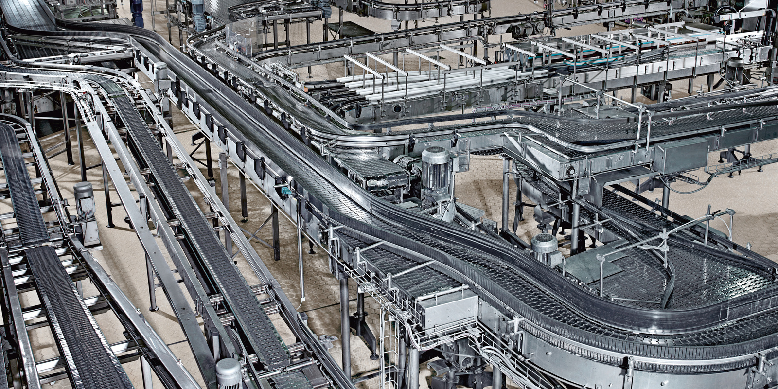 Cleaning transport belts