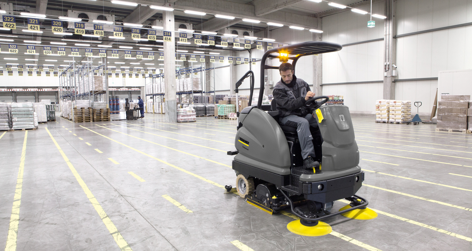 Cleaning industrial floors Cleaning industrial floors