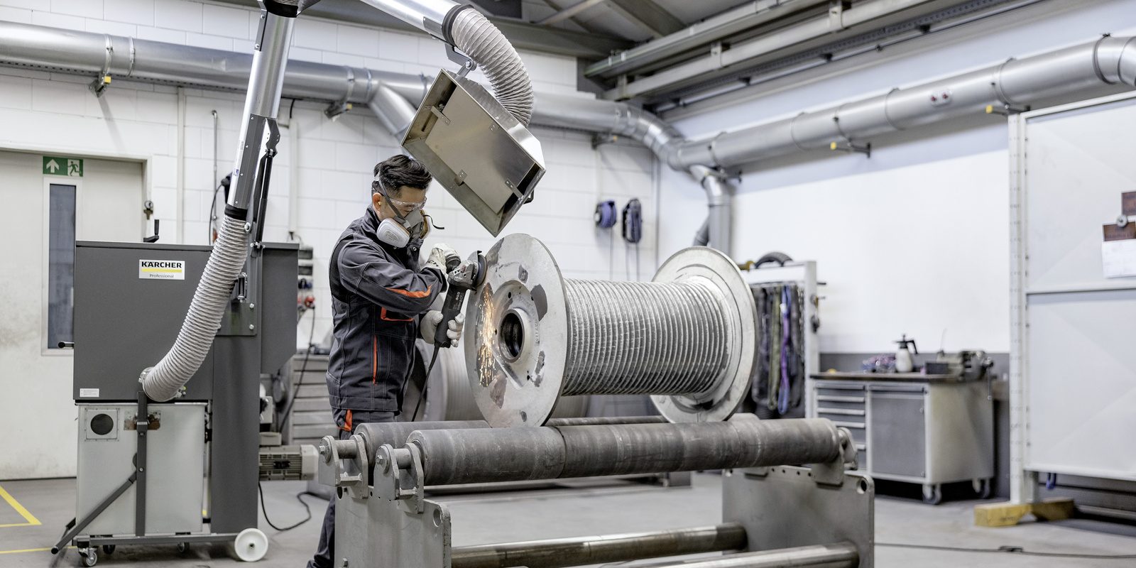 Stationary extraction system in manufacturing A stationary extraction system in manufacturing