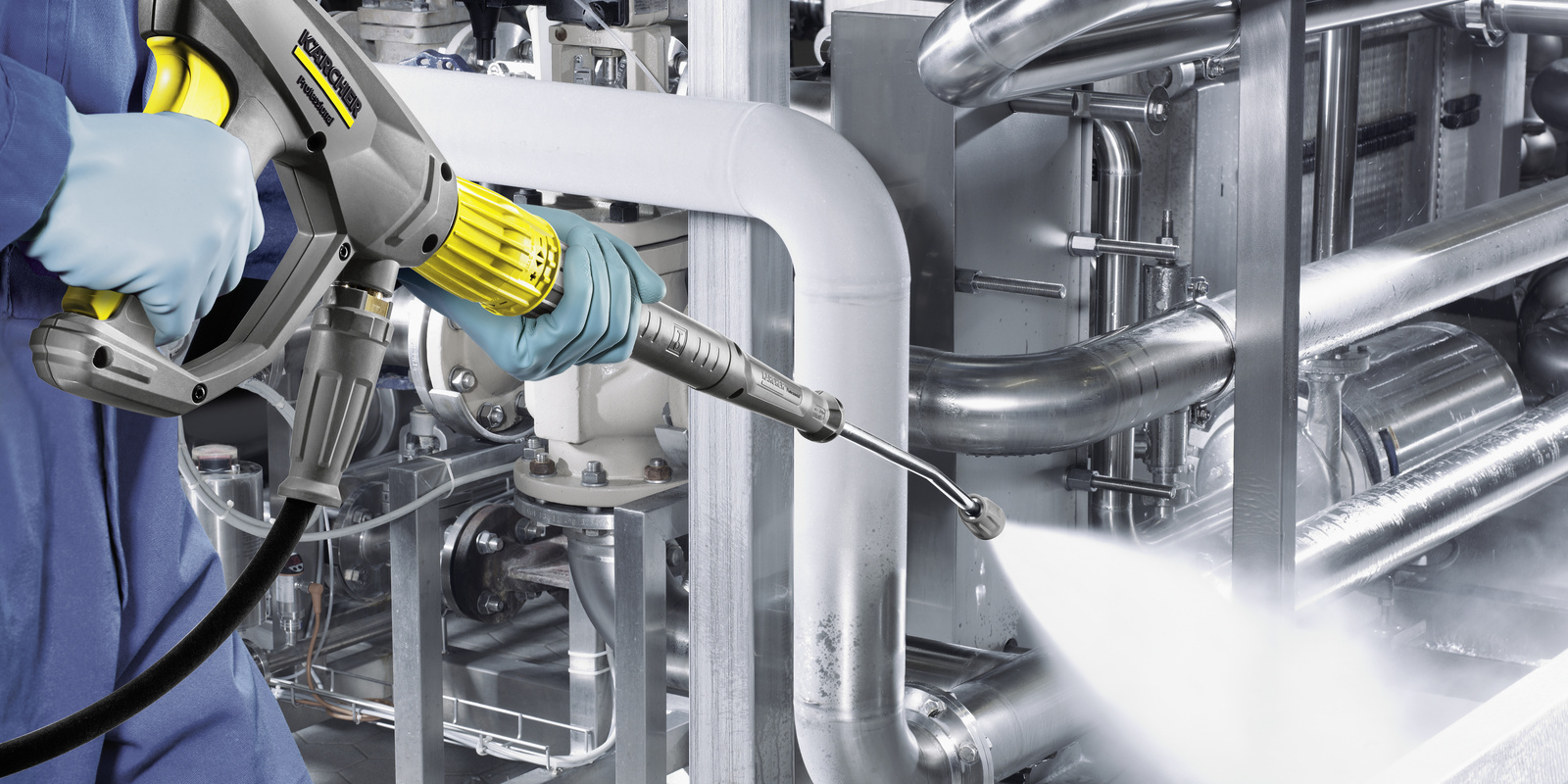 Cleaning with stationary high-pressure systems A person operates a stationary high-pressure system
