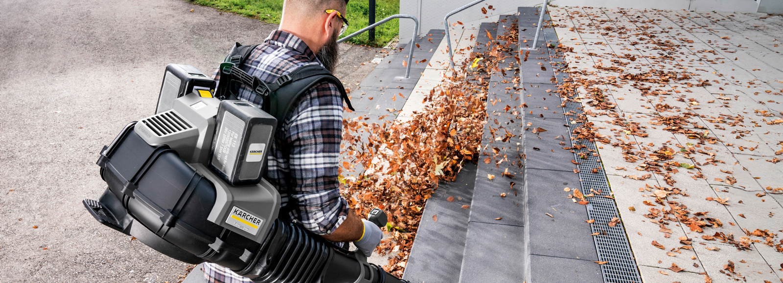 Kärcher leaf blower A person blowing old leaves from a staircase with a leaf blower