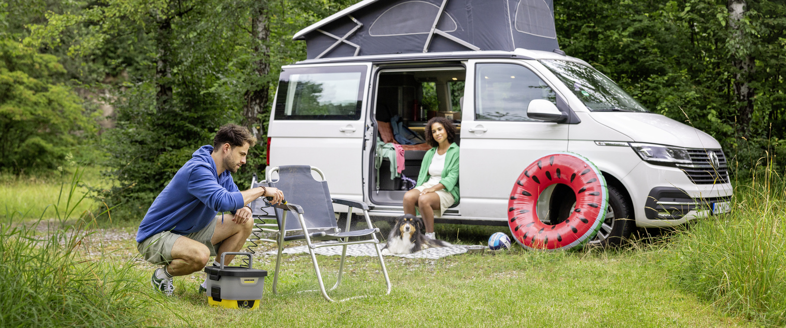 A woman cleans her camping chair with a Kärcher OC 3