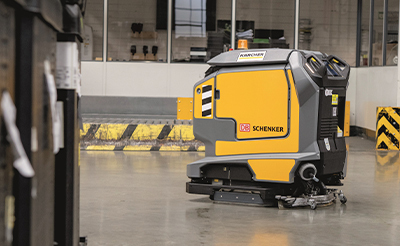 DBシェンカー社 シュトゥットガルト空港事業所 様（大型物流倉庫床清掃）