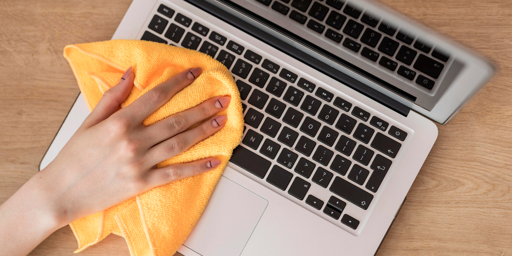 cách vệ sinh bàn phím laptop