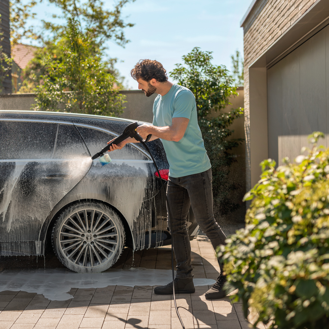 Fast cleaning with Kärcher floor cleaners