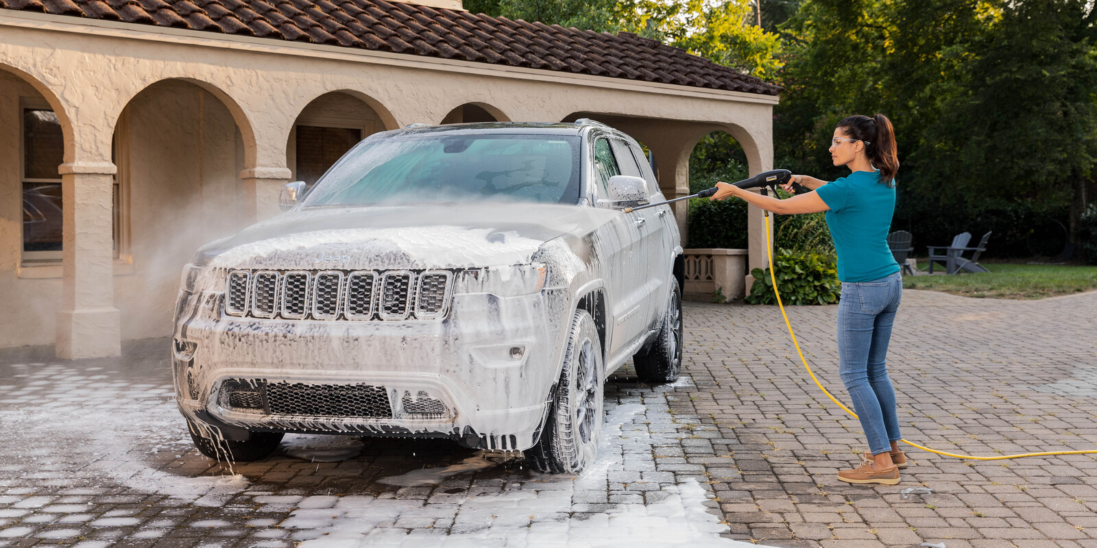 Karcher Performance Series Electric Pressure Washers Cleans Jeep With Foam