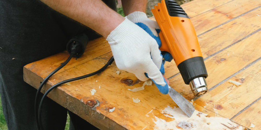 cách làm sạch keo dán trên sàn nhà