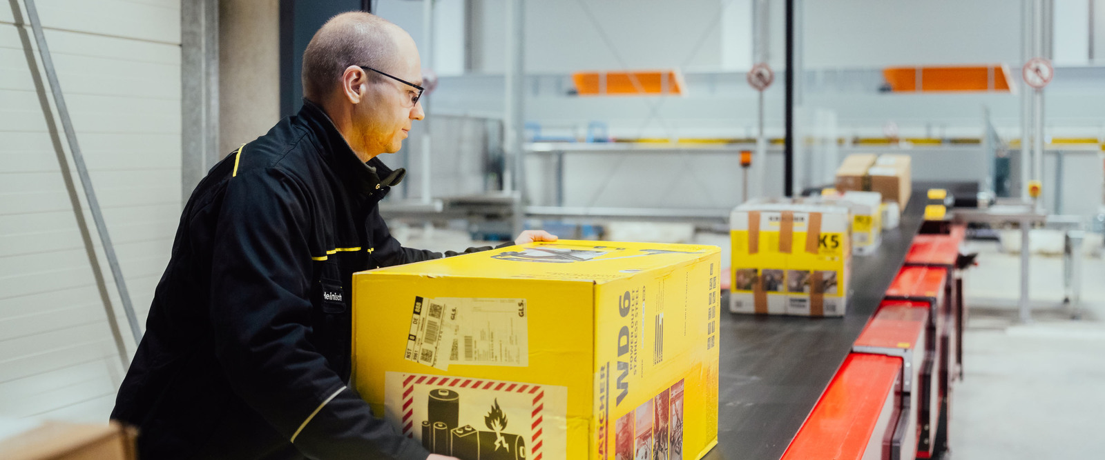 Wareneingang im Service Center von Kärcher in Ahorn. Wareneingang im Service Center von Kärcher in Ahorn.