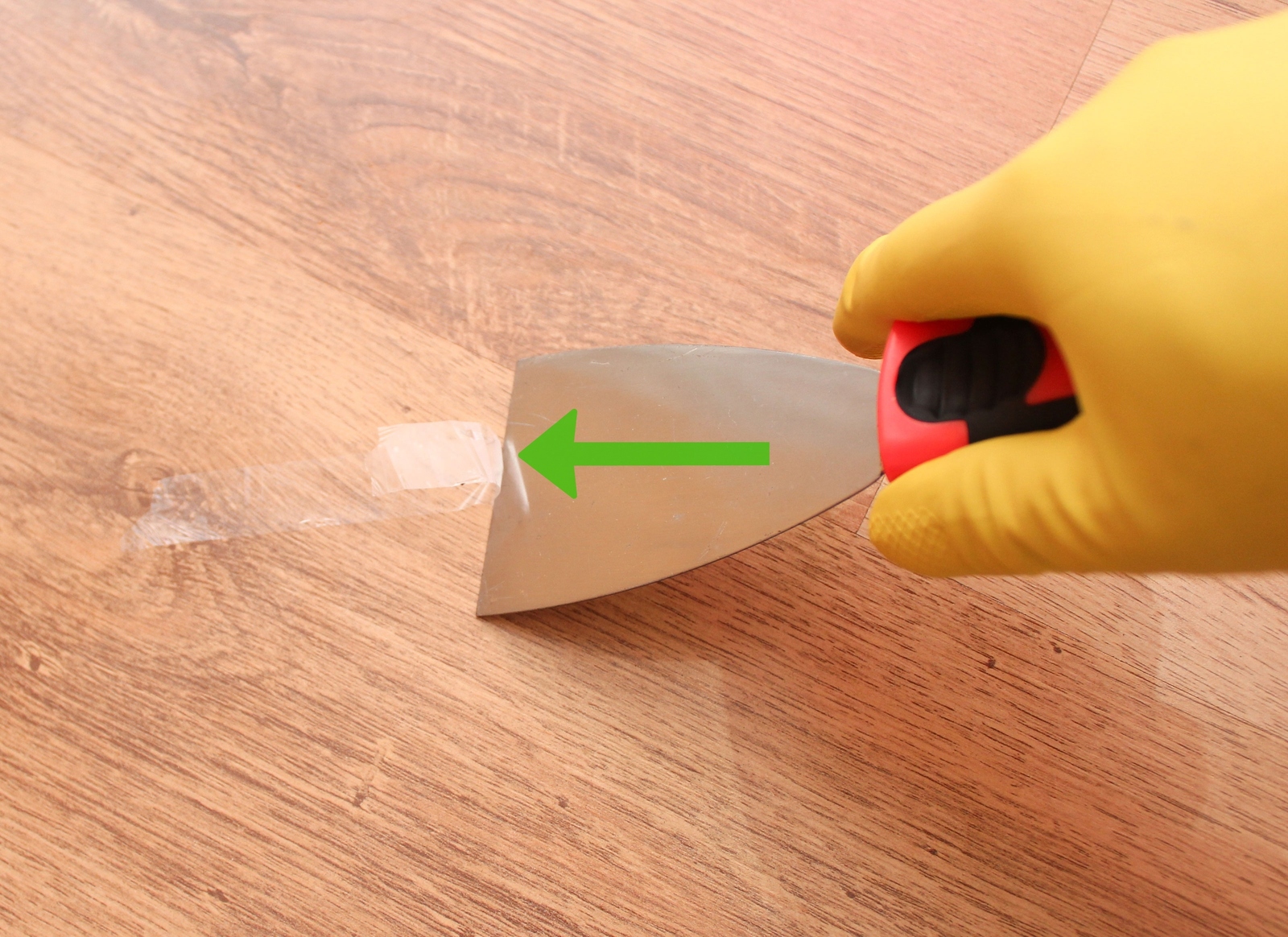 cách làm sạch keo dán trên sàn nhà