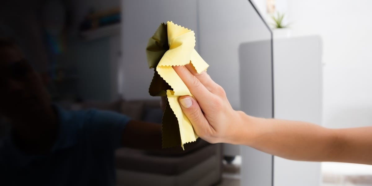 cách vệ sinh màn hình tivi