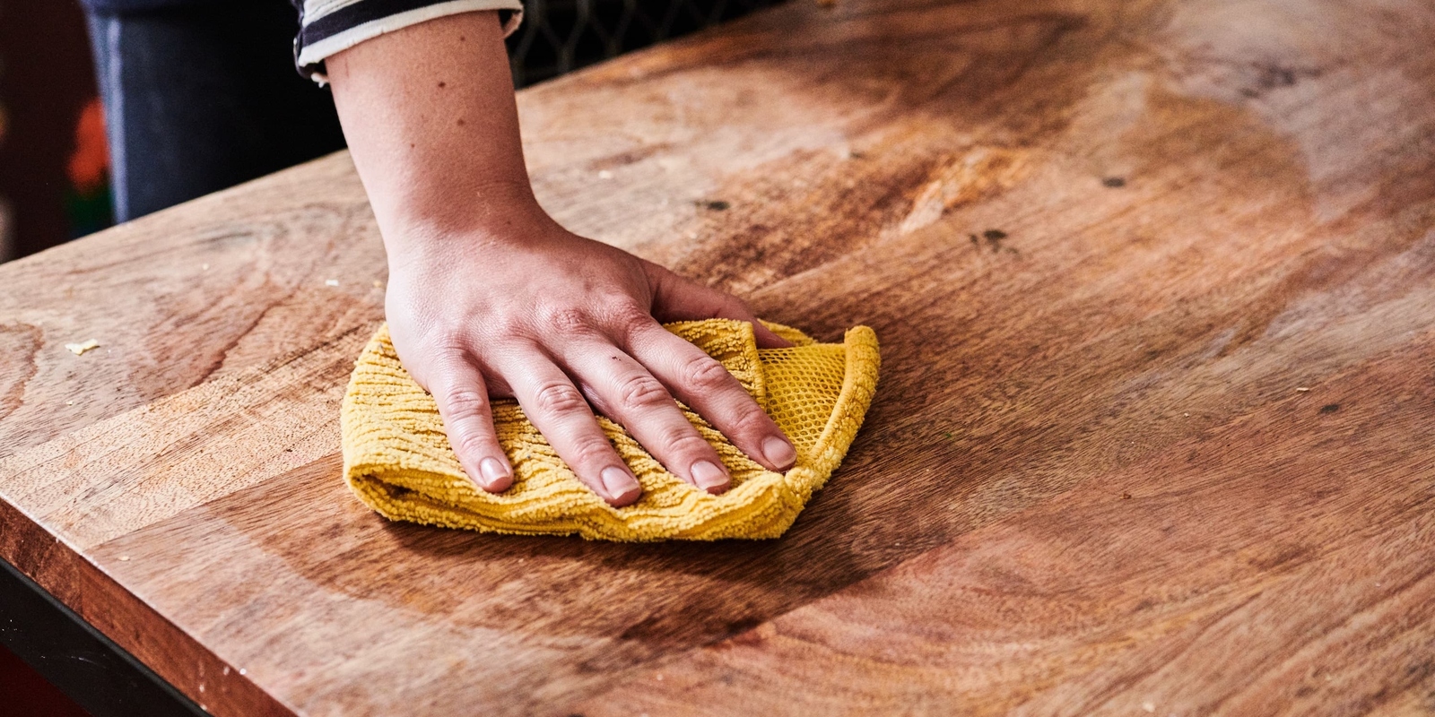 mẹo lau đồ gỗ sáng bóng