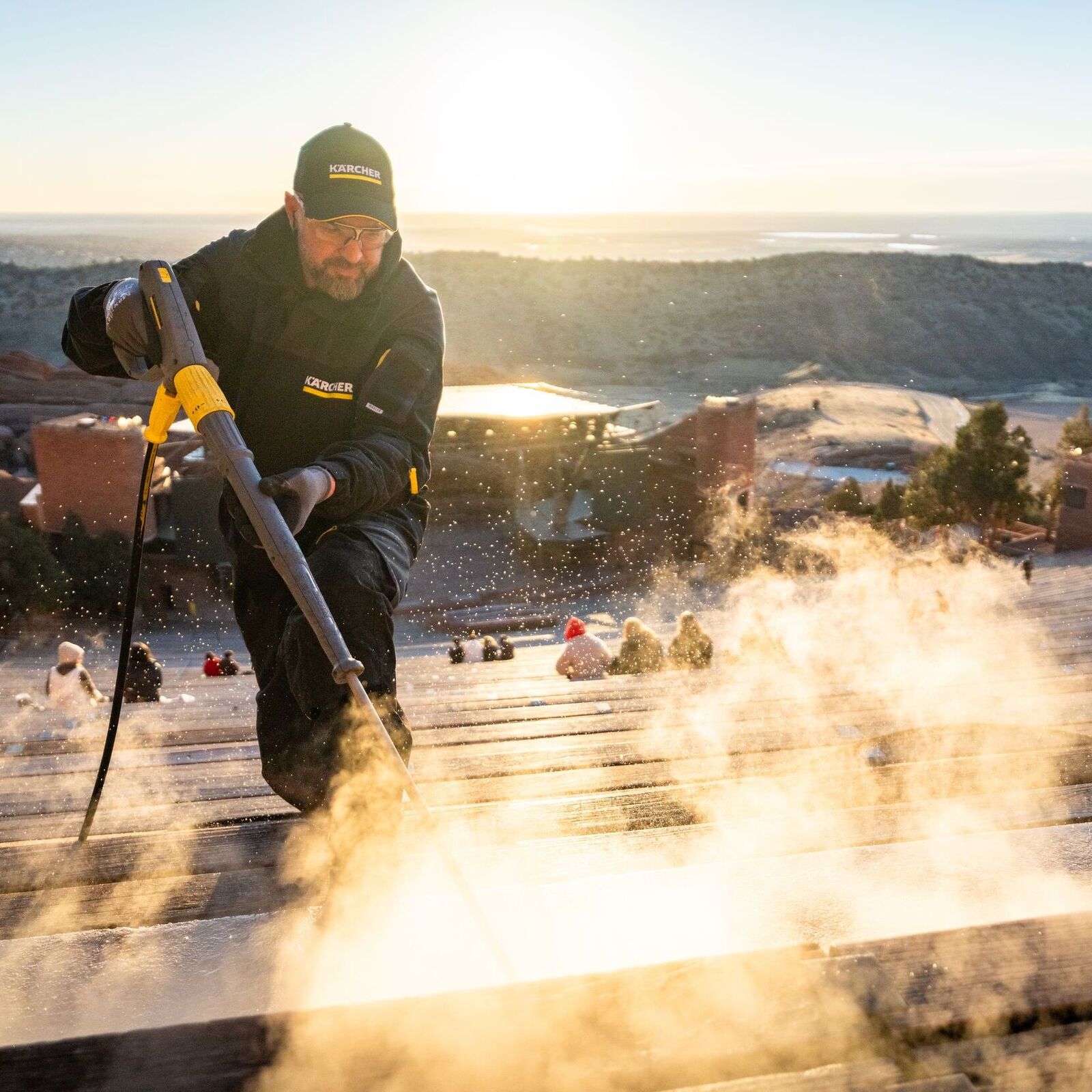 Reinigung des Red Rocks Amphitheaters in Denver. Reinigung des Red Rocks Amphitheaters in Denver.