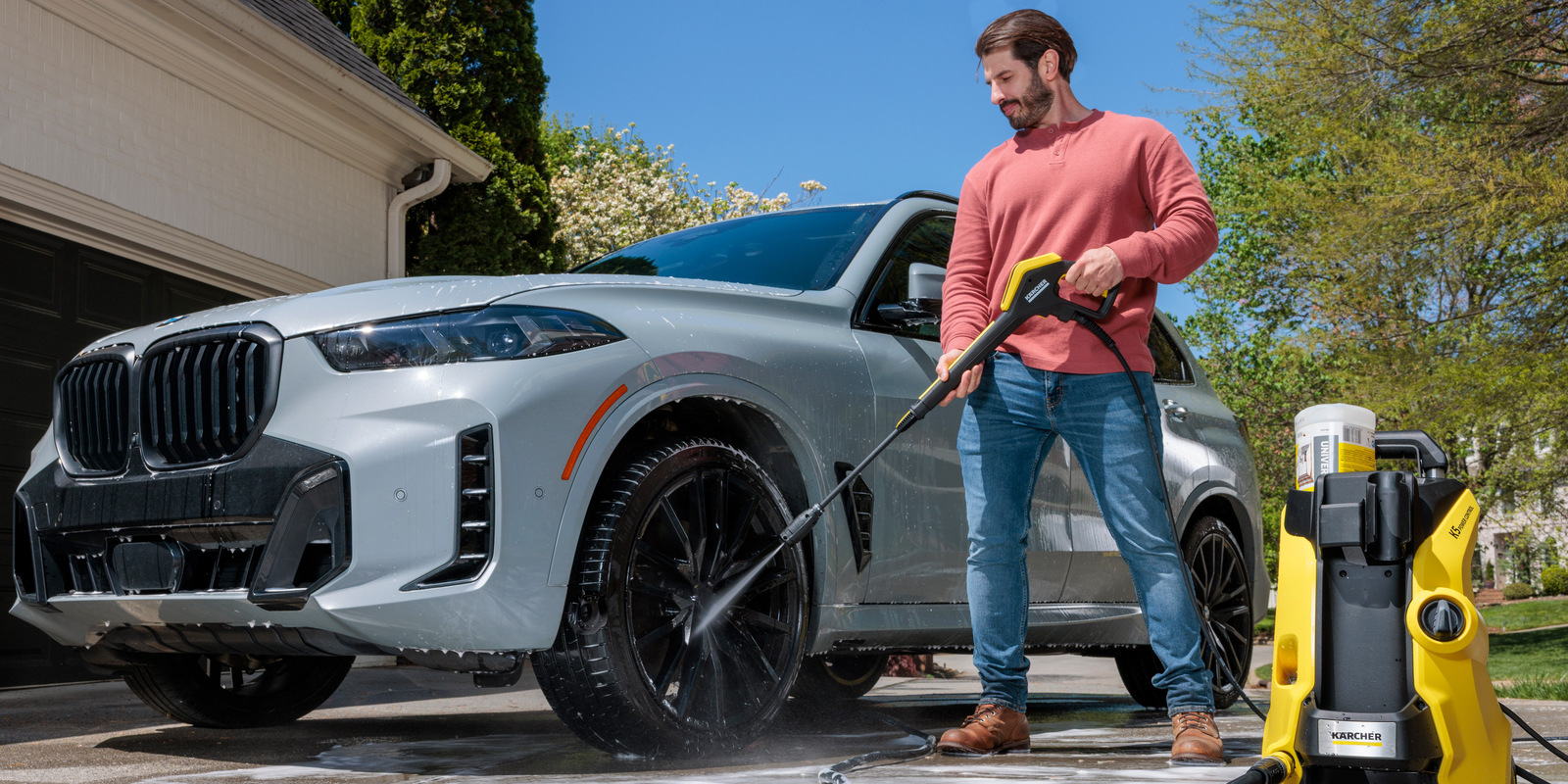Pre-cleaning Kärcher tips: pre-cleaning when washing the car