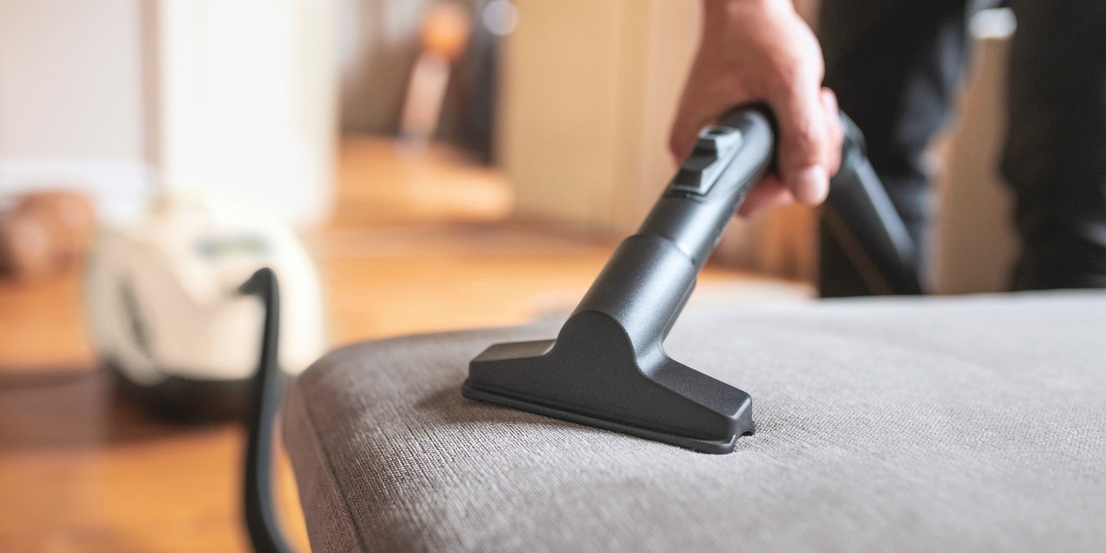 cách lau nhà mùa nồm