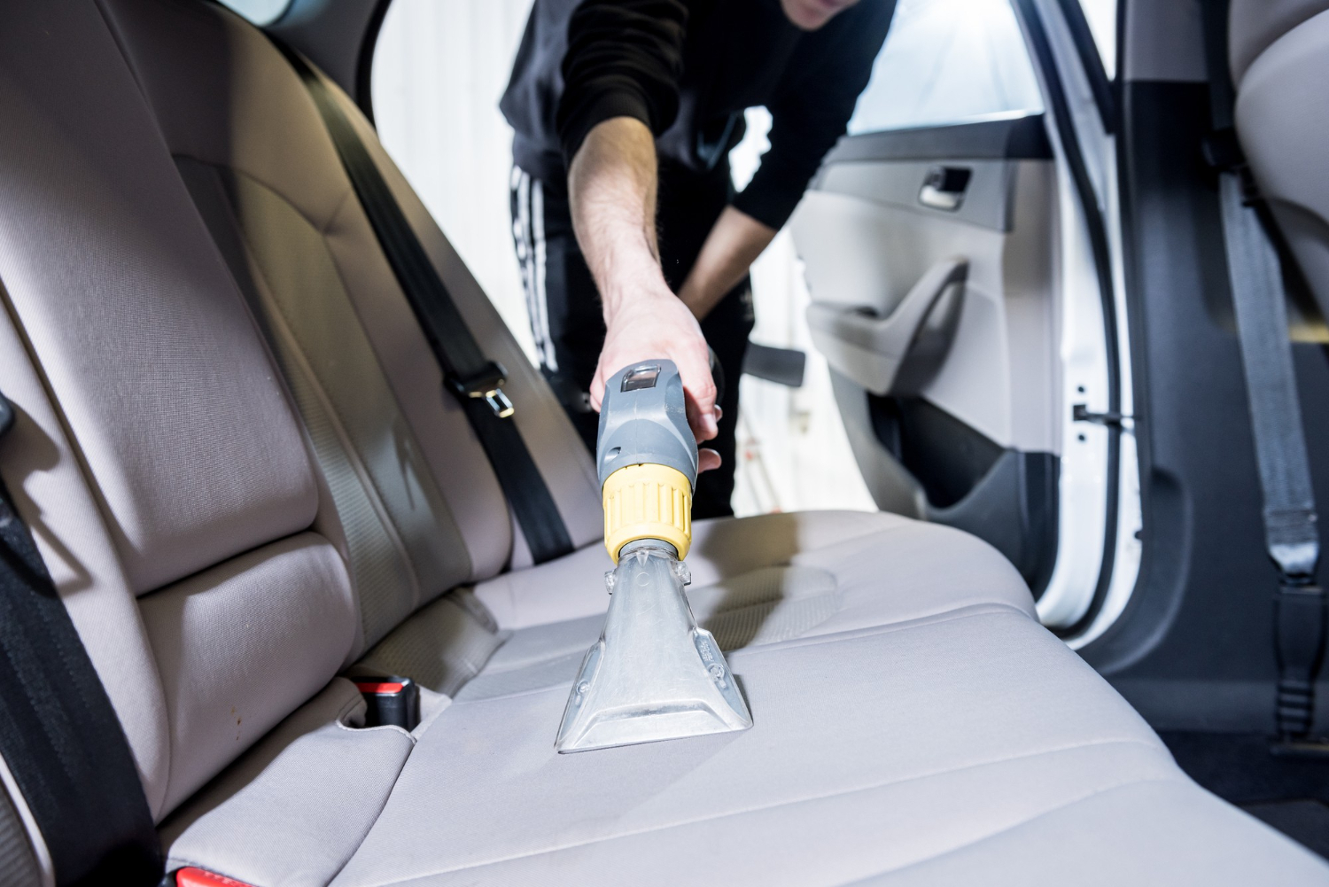vệ sinh ghế nỉ ô tô