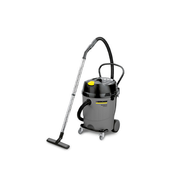 Limpeza de Equipamentos Agrícolas Profissional realizando a limpeza de maquinário agrícola com lavadora de alta pressão