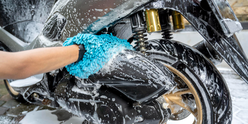 vệ sinh xe máy từ trong ra ngoài