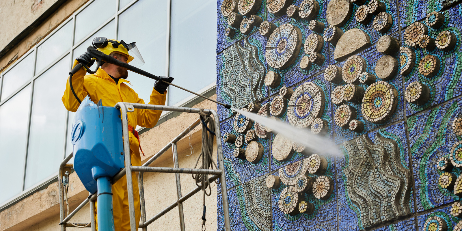 Очистка уникальных мозаик на фасадах - Винница, Украина